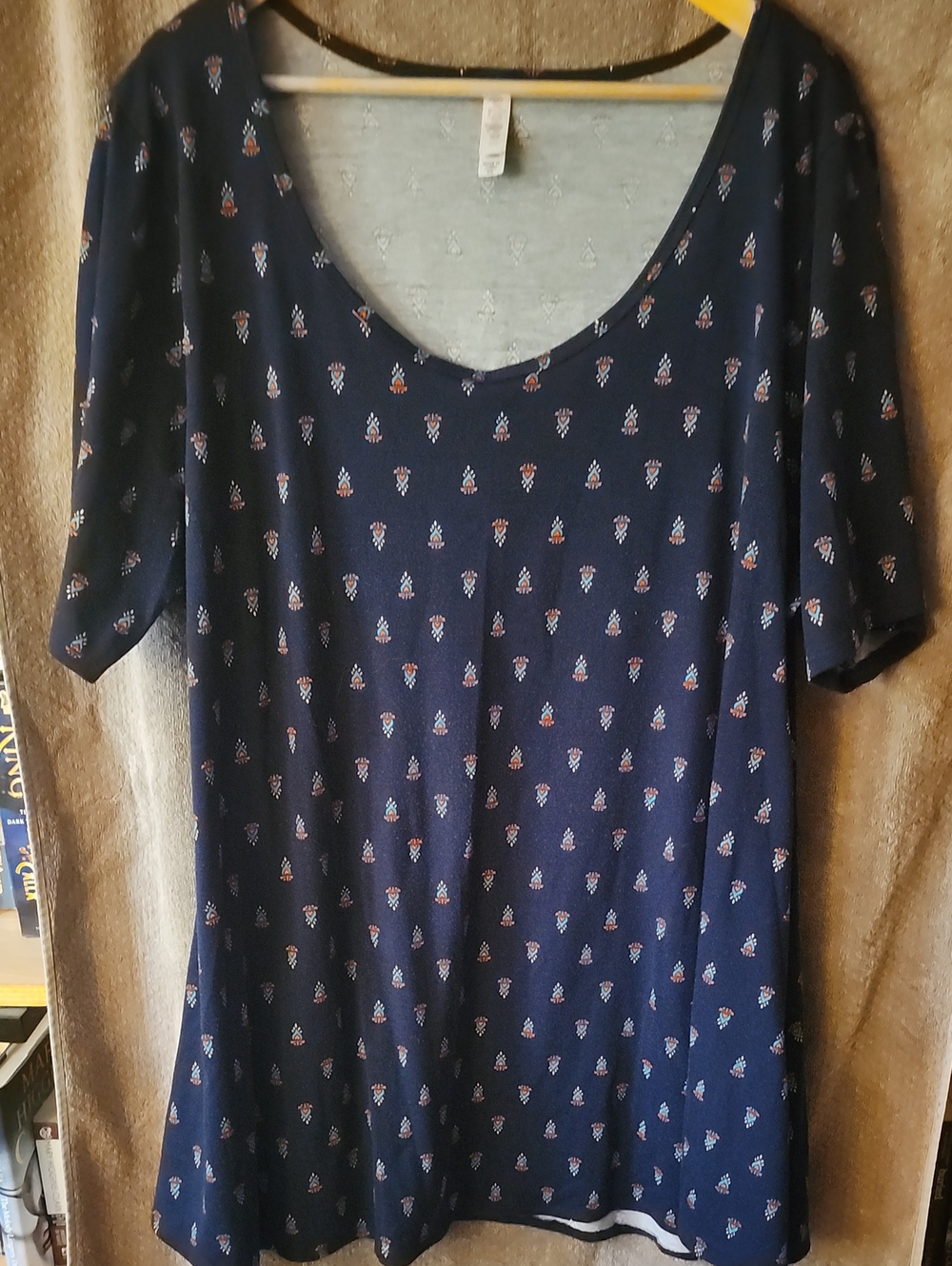 Women's Navy Scoop Neck Short Sleeve Top - Navy Floral Print